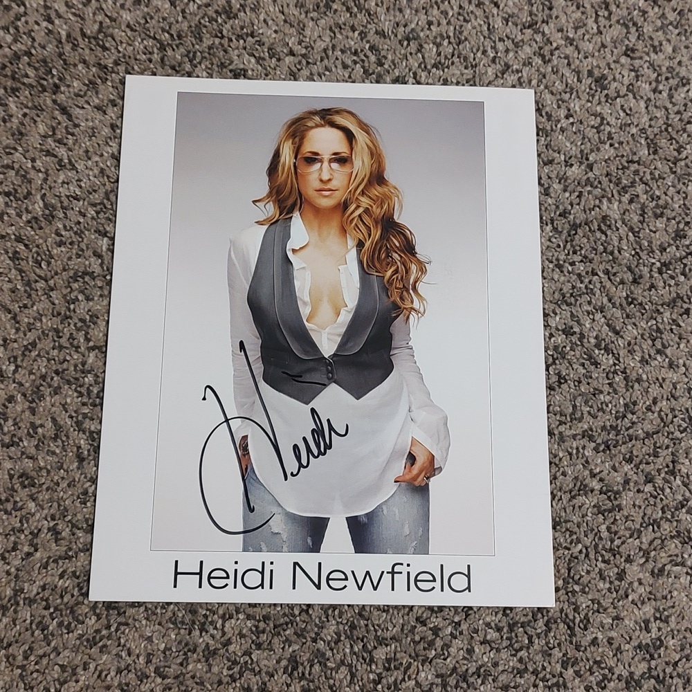 Heidi Newfield Signed Autograph Photo
